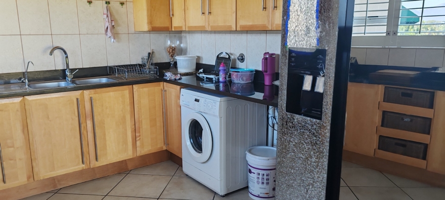 4 Bedroom Property for Sale in Caribbean Beach Club North West
